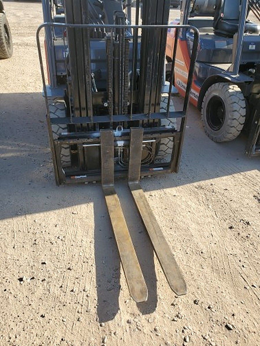 TOYOTA 8FGU25 photo 10
