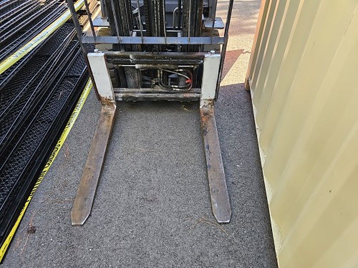TOYOTA 8FGU25 photo 7