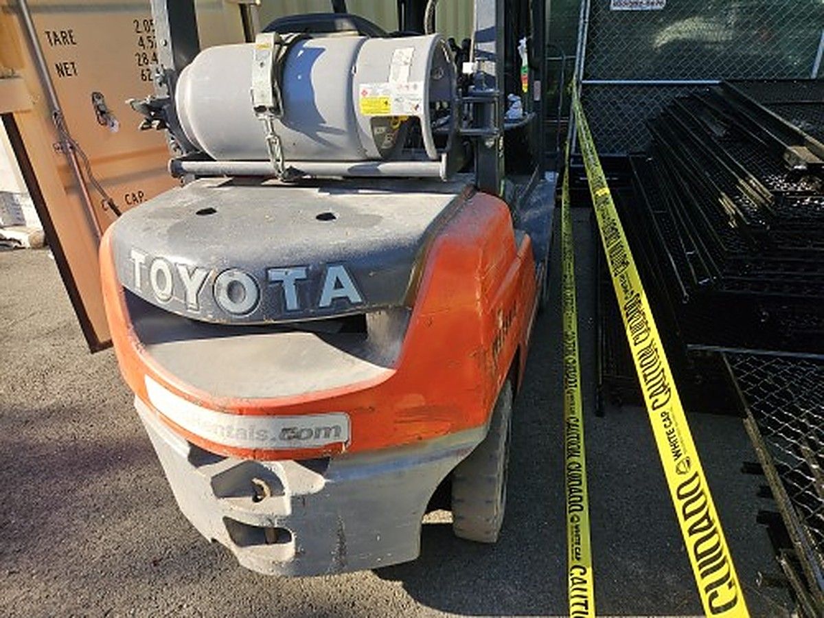 TOYOTA 8FGU25 photo 8