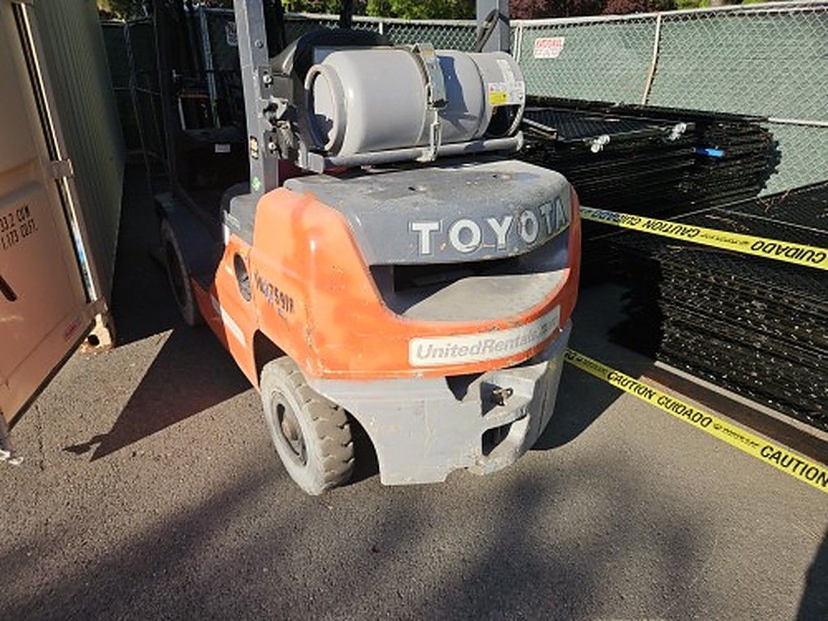 TOYOTA 8FGU25 photo 9