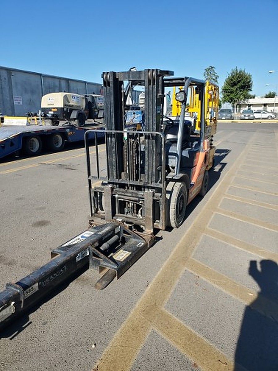 TOYOTA 8FGU25 photo 2