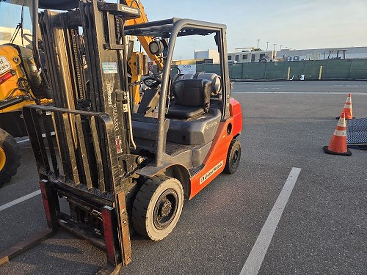 TOYOTA 8FGU25 photo 3