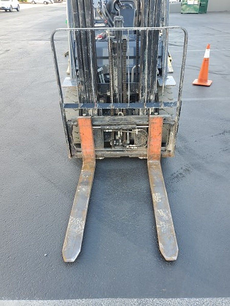 TOYOTA 8FGU25 photo 10