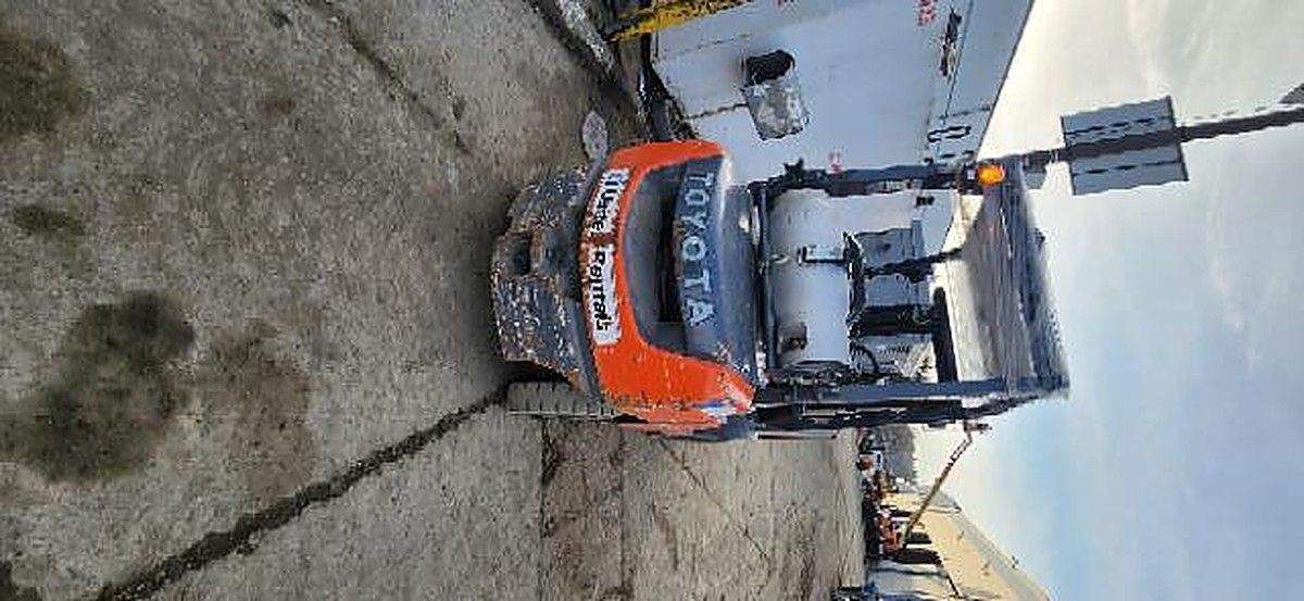 TOYOTA 8FGU25 photo 8