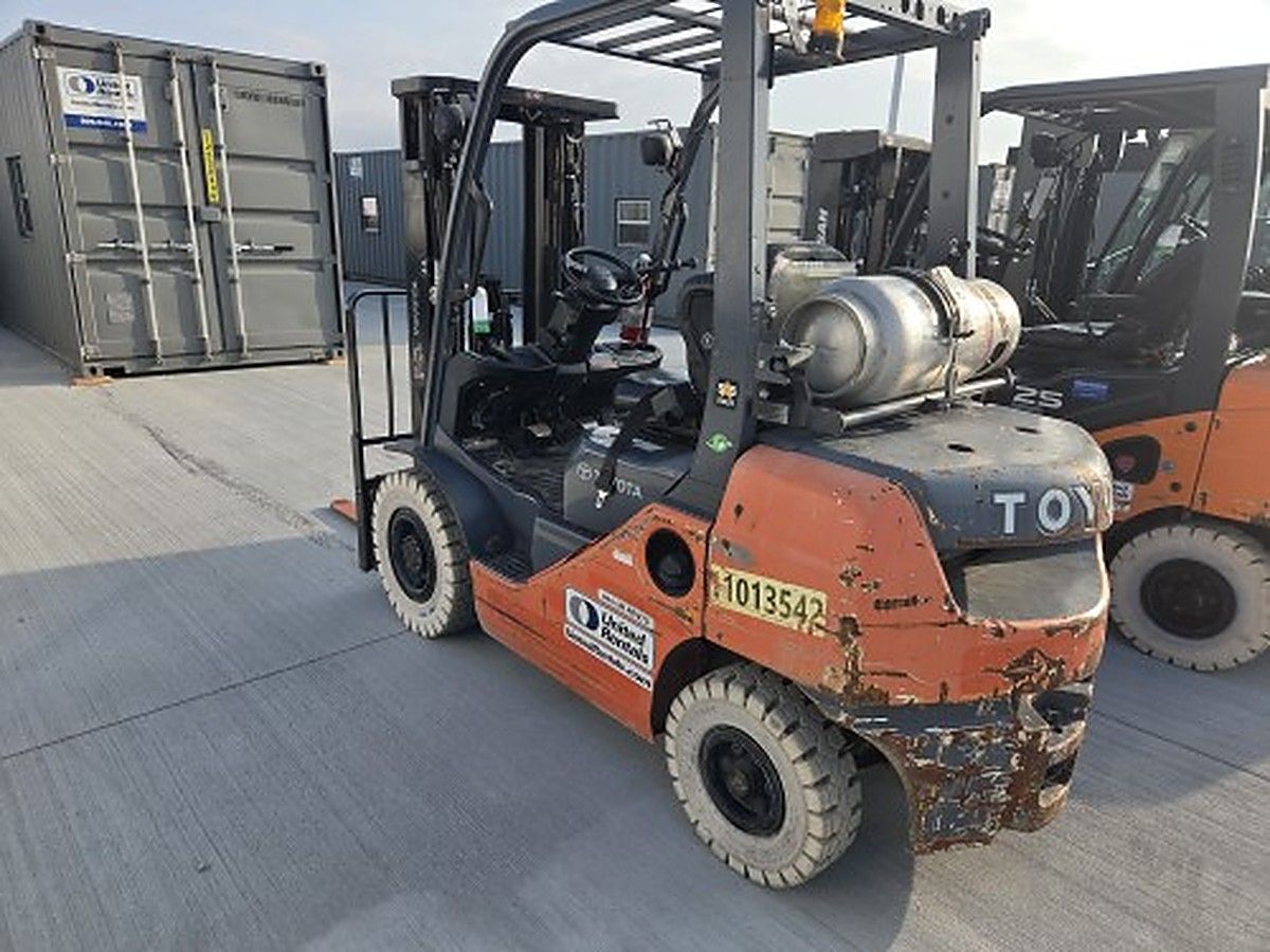 TOYOTA 8FGU25 photo 5