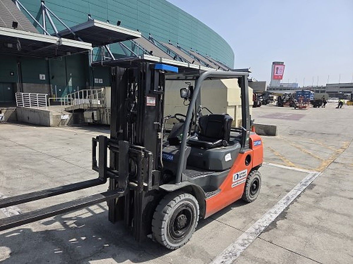 TOYOTA 8FGU25 photo 2