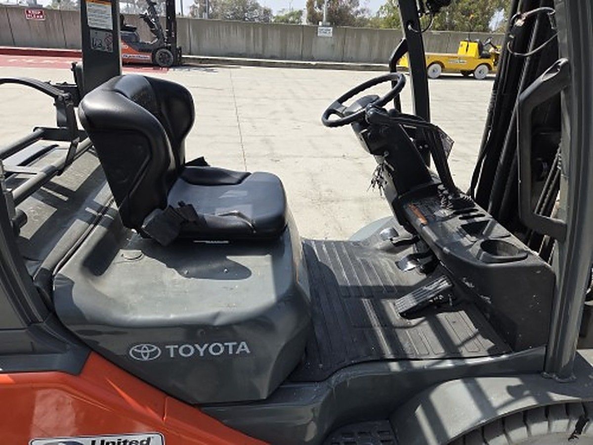 TOYOTA 8FGU25 photo 5