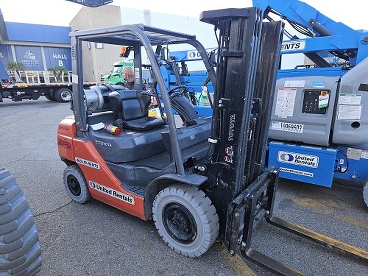 TOYOTA 8FGU25 photo 5