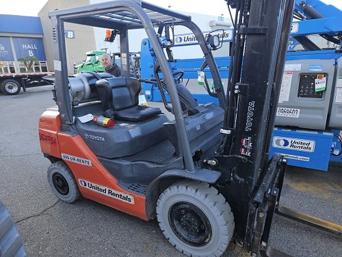 TOYOTA 8FGU25 photo 9