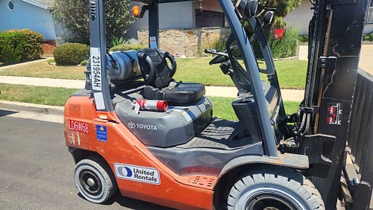 TOYOTA 8FGU25 photo 13