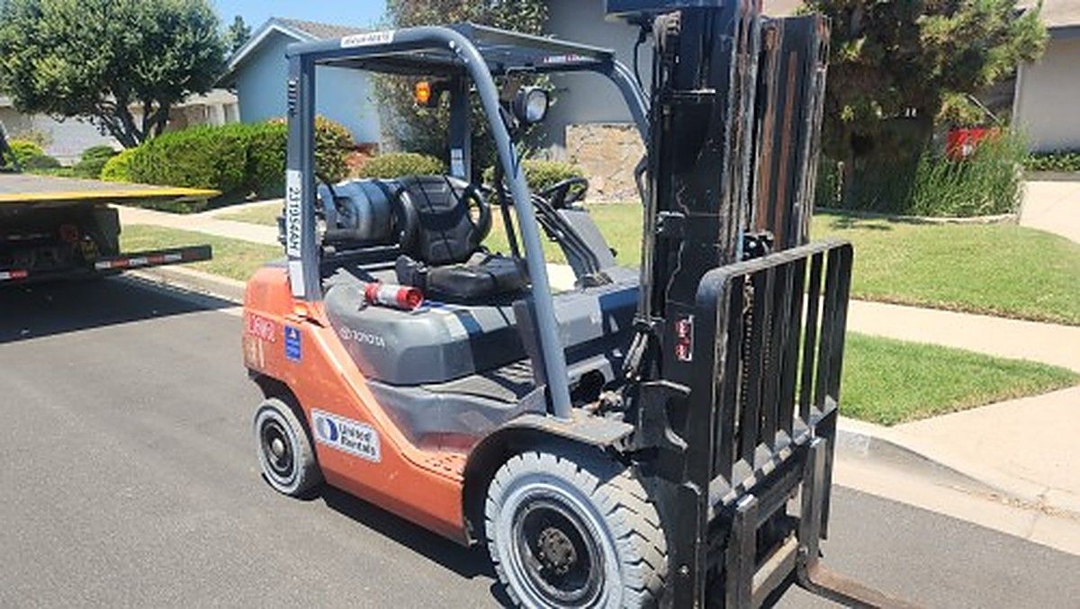 TOYOTA 8FGU25 photo 14