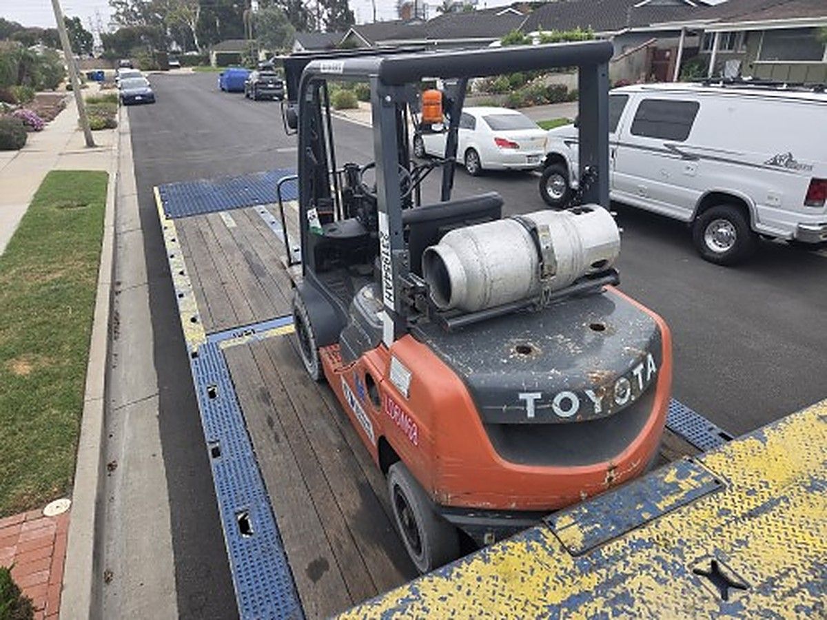 TOYOTA 8FGU25 photo 4