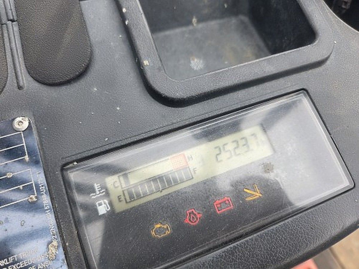 TOYOTA 8FGU25 photo 5