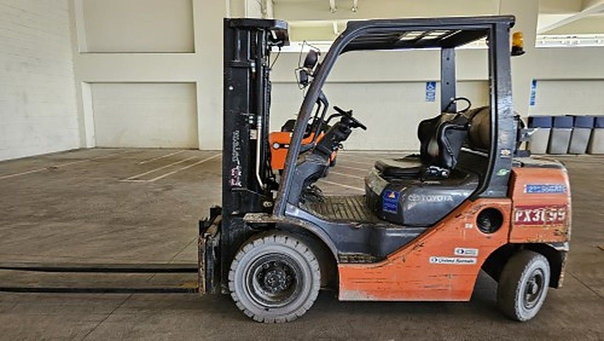 TOYOTA 8FGU25 photo 5