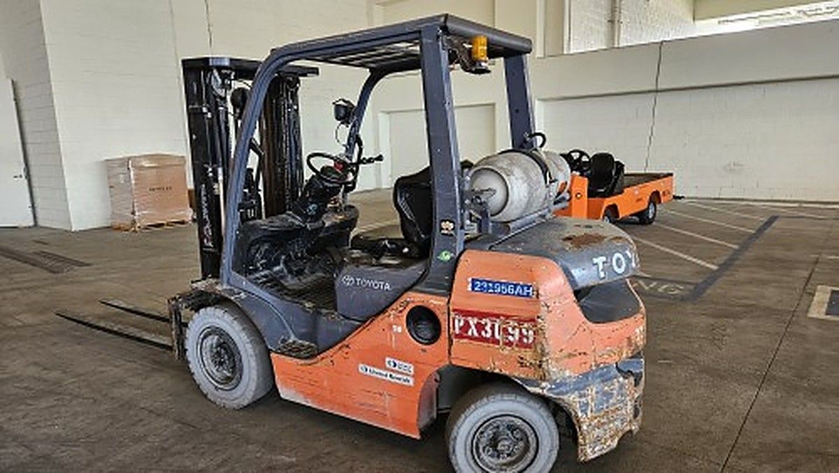 TOYOTA 8FGU25 photo 6