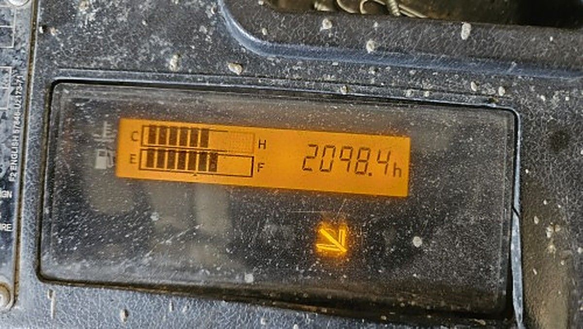 TOYOTA 8FGU25 photo 10