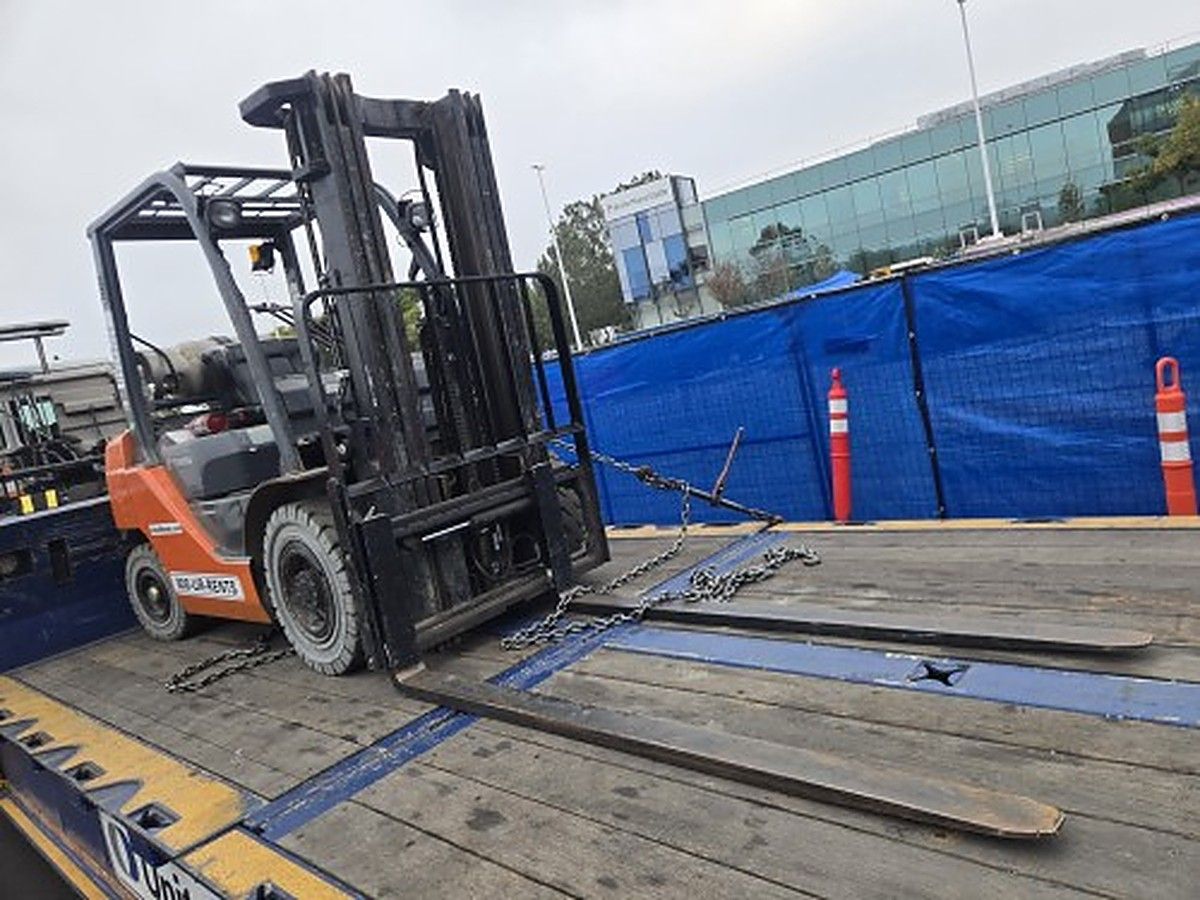 TOYOTA 8FGU25 photo 2