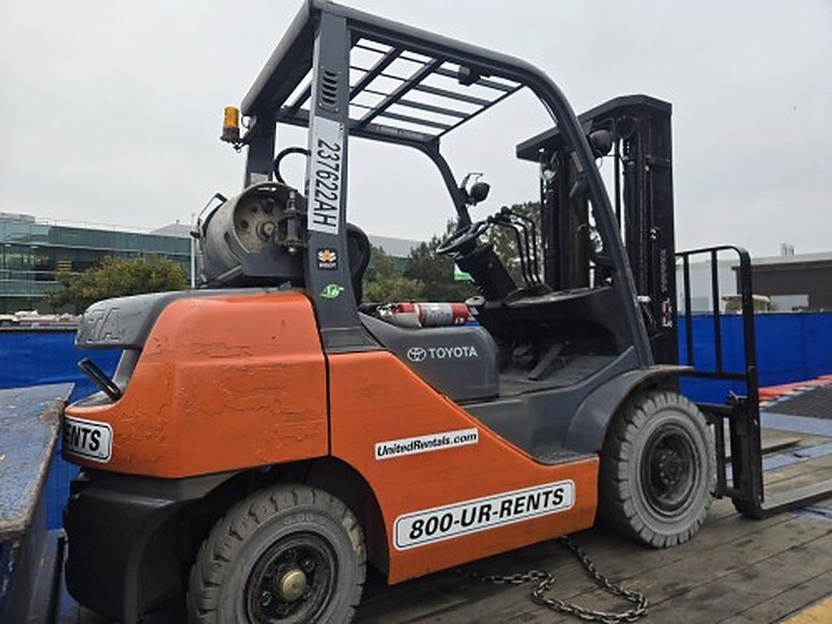 TOYOTA 8FGU25 photo 3