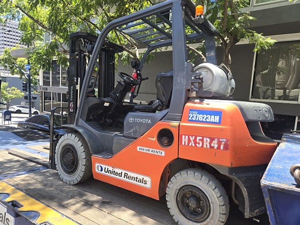 TOYOTA 8FGU25 photo 10