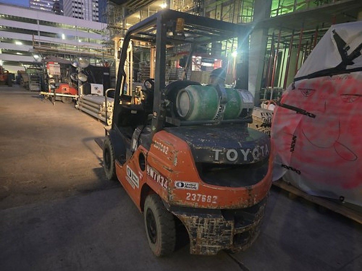 TOYOTA 8FGU25 photo 5
