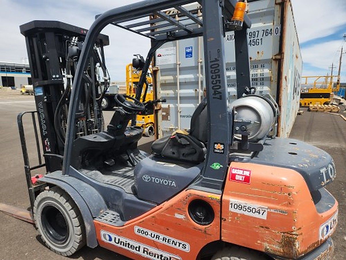 TOYOTA 8FGU25 photo 4