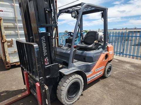 2019 TOYOTA 8FGU25 Forklift Whse 5000# Pneu Gas/Lp Quadmast