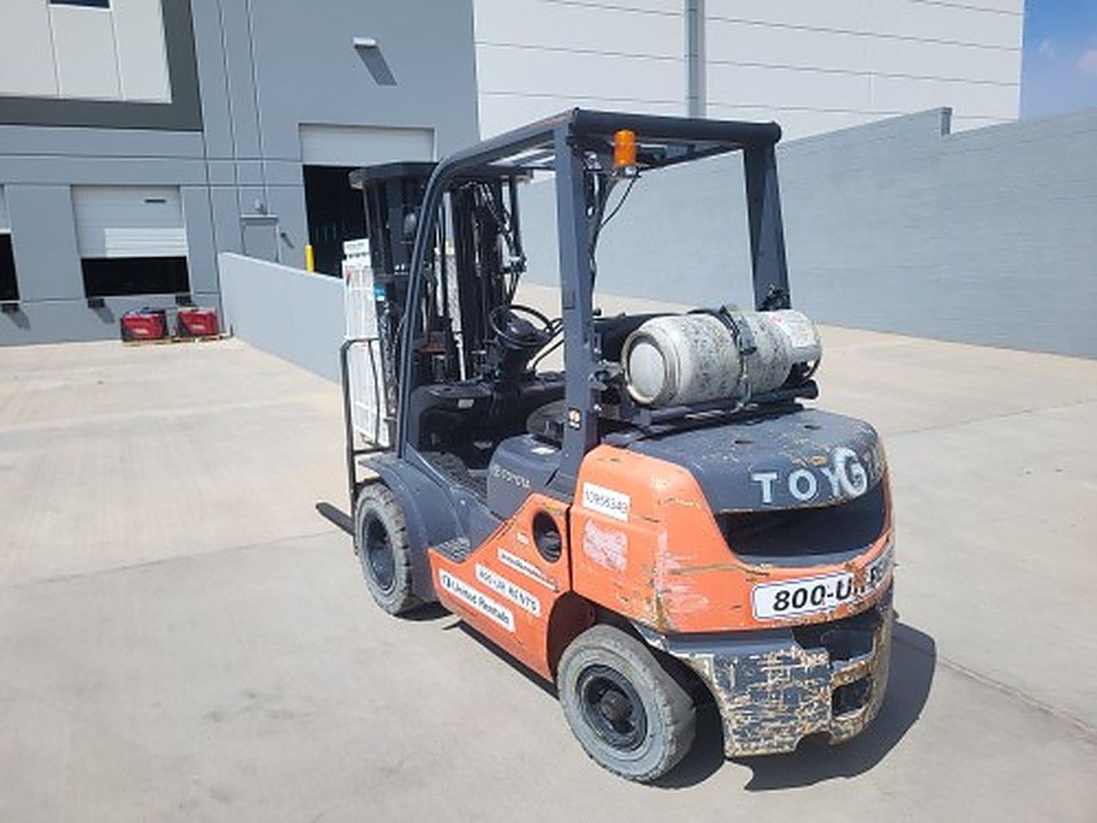 TOYOTA 8FGU25 photo 3