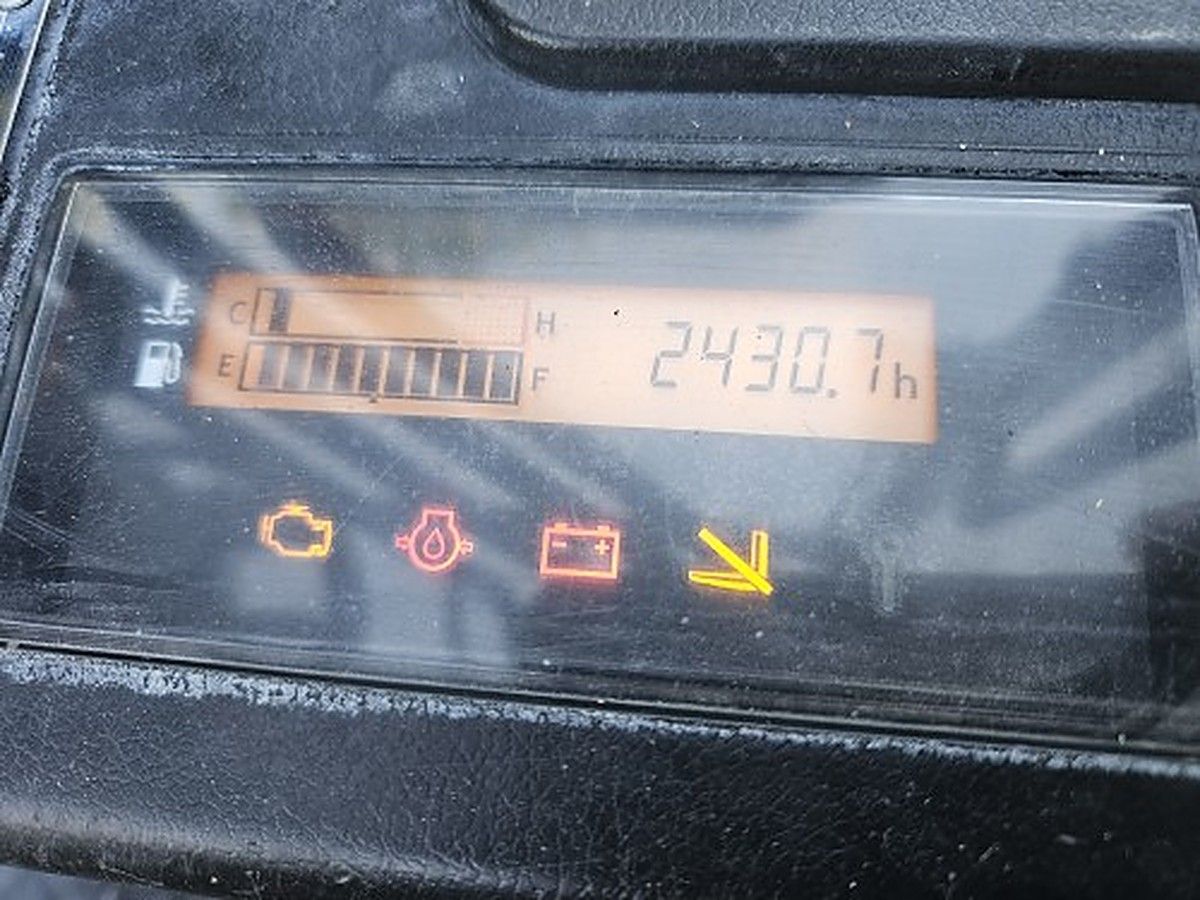 TOYOTA 8FGU25 photo 11
