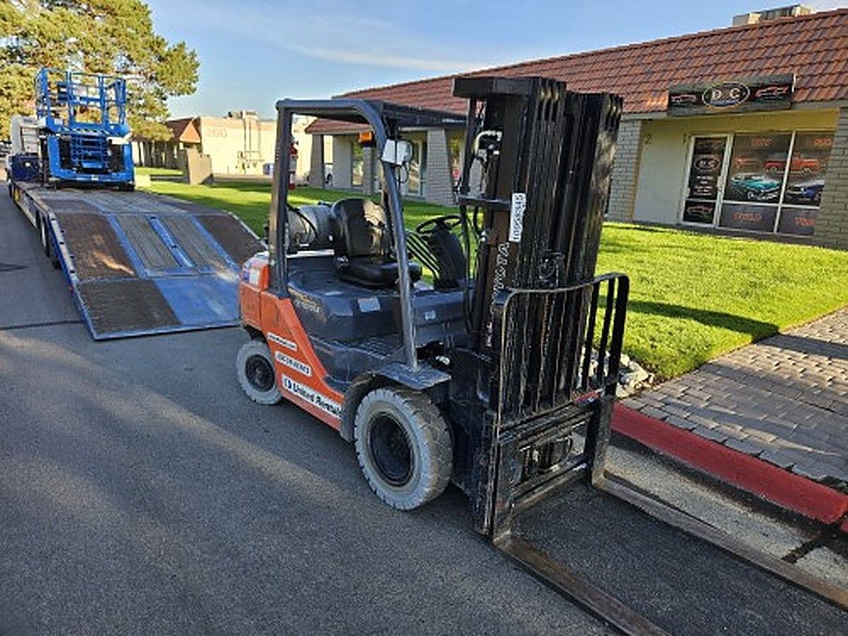 TOYOTA 8FGU25 photo 5