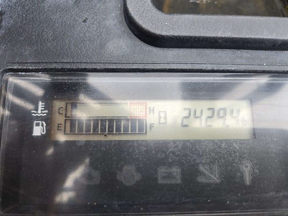 TOYOTA 8FGU25 photo 9