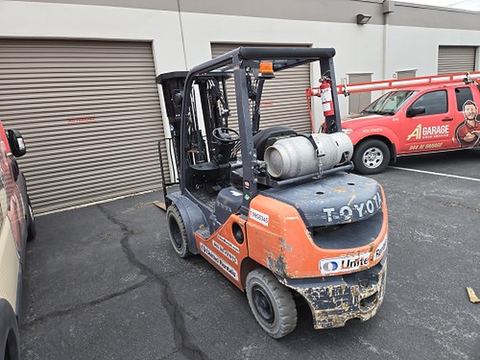 2019 TOYOTA 8FGU25 Forklift Whse 5000# Pneu Gas/Lp Quadmast