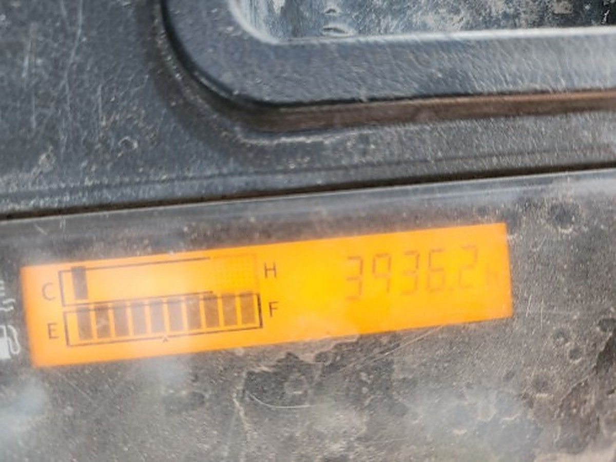 TOYOTA 8FGU25 photo 10