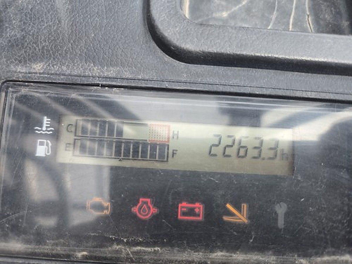 TOYOTA 8FGU25 photo 10