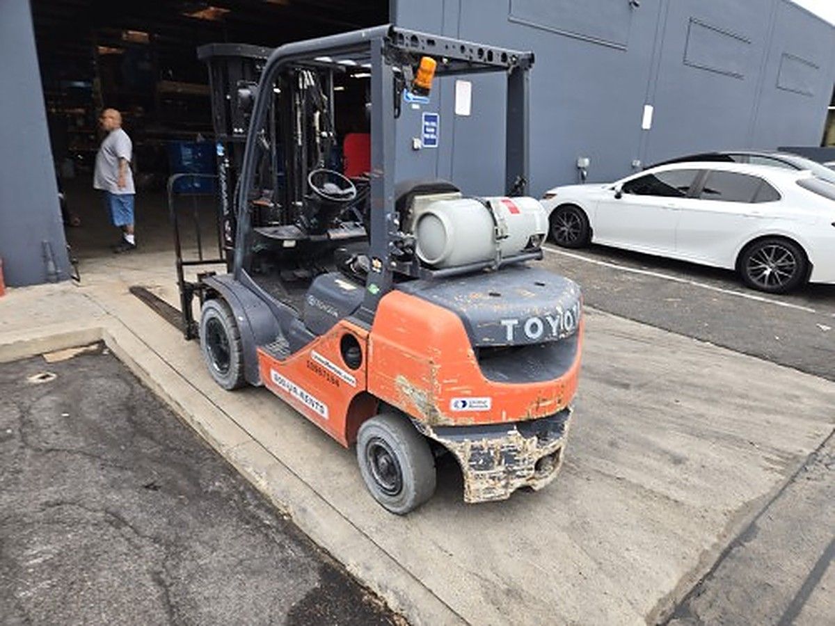 TOYOTA 8FGU25 photo 13