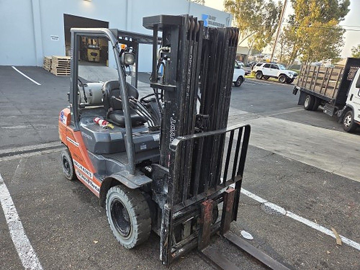 TOYOTA 8FGU25 photo 4