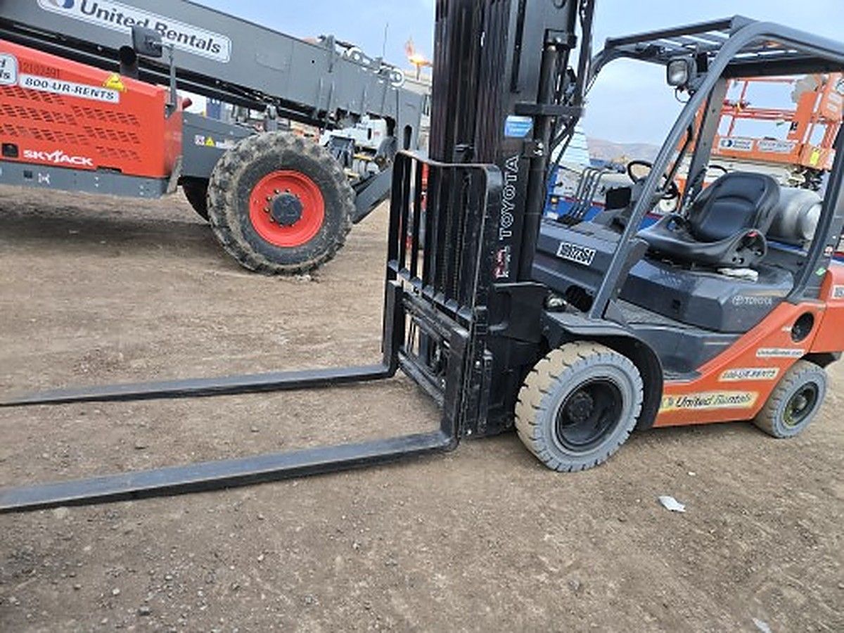 TOYOTA 8FGU25 photo 3