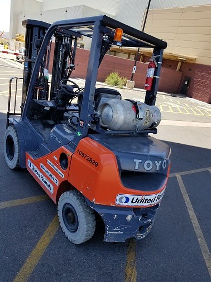 TOYOTA 8FGU25 photo 3