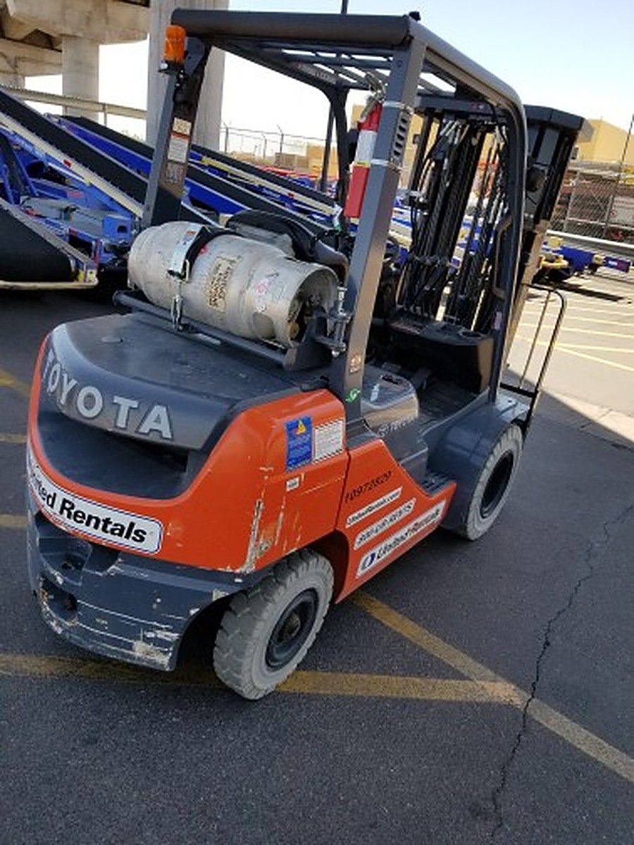 TOYOTA 8FGU25 photo 4