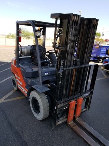 2019 TOYOTA 8FGU25 Forklift Whse 5000# Pneu Gas/Lp Quadmast