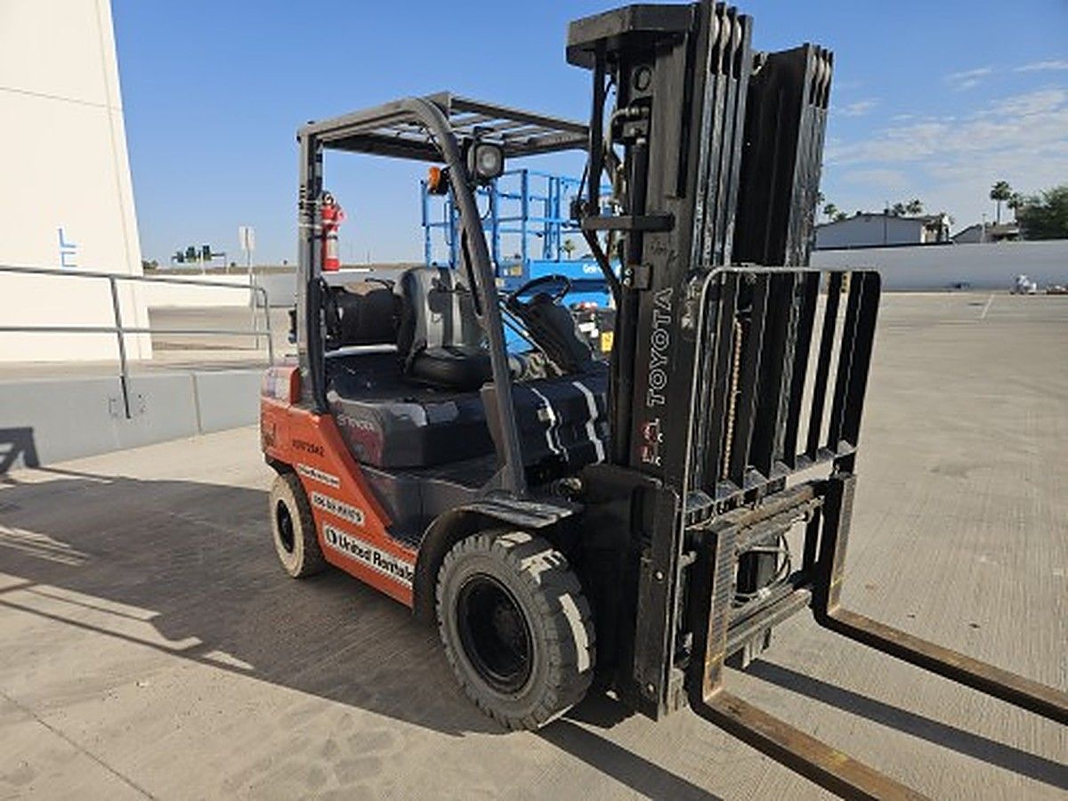 TOYOTA 8FGU25 photo 3