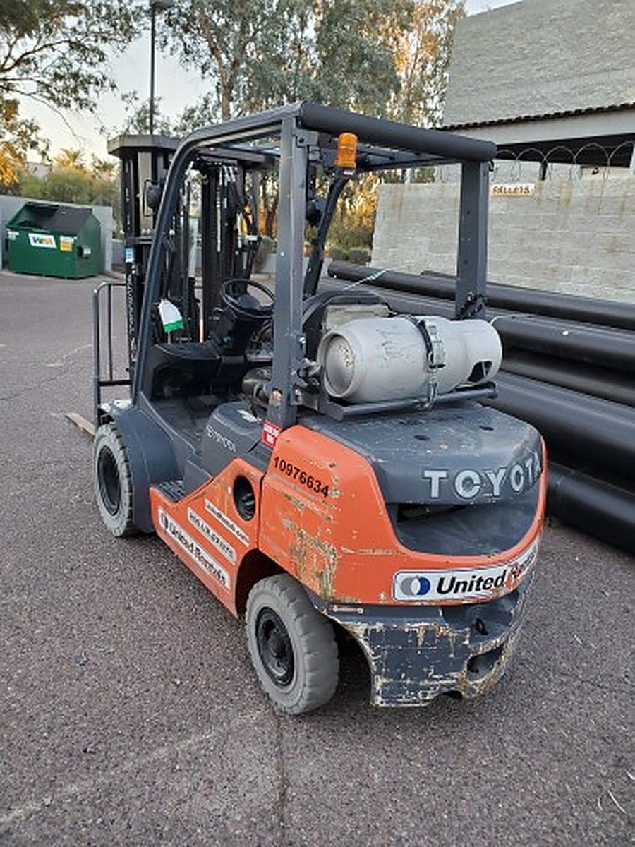 TOYOTA 8FGU25 photo 3