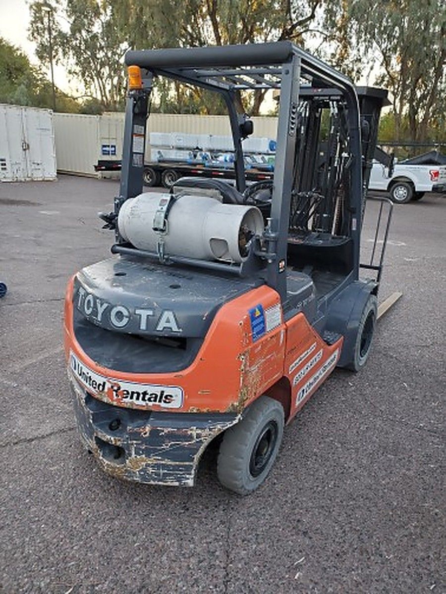 TOYOTA 8FGU25 photo 4