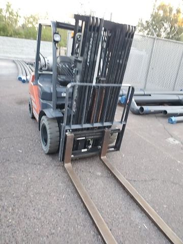 2019 TOYOTA 8FGU25 Forklift Whse 5000# Pneu Gas/Lp Quadmast