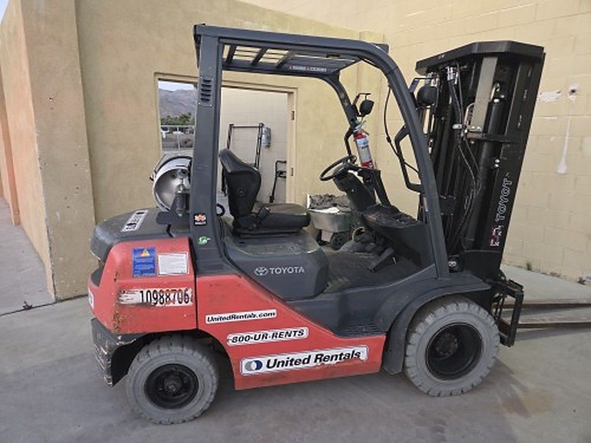 TOYOTA 8FGU25 photo 6