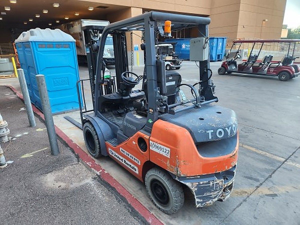 TOYOTA 8FGU25 photo 8