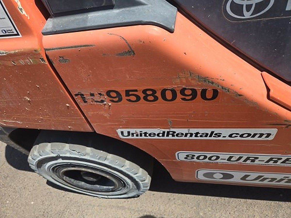 TOYOTA 8FGU30 photo 3