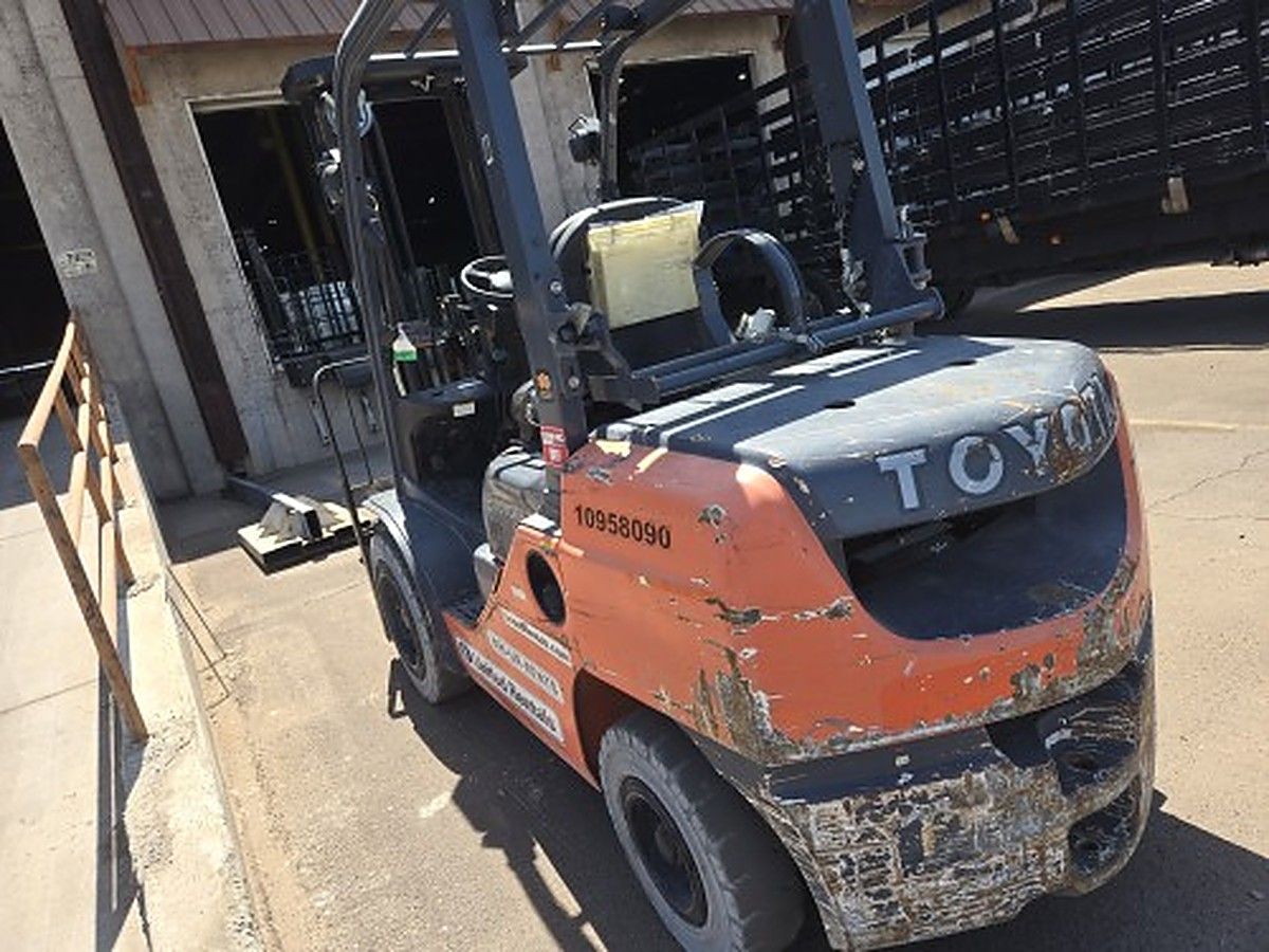 TOYOTA 8FGU30 photo 5