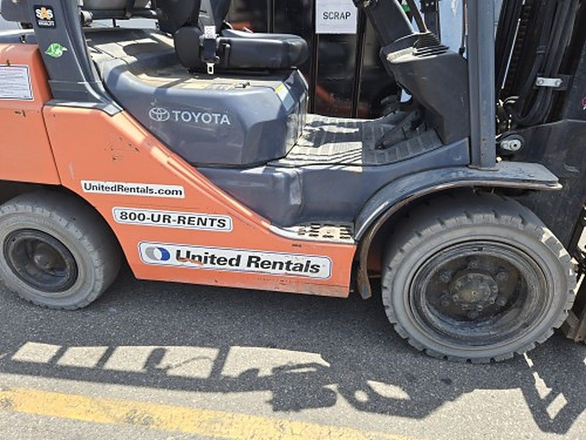 TOYOTA 8FGU30 photo 12