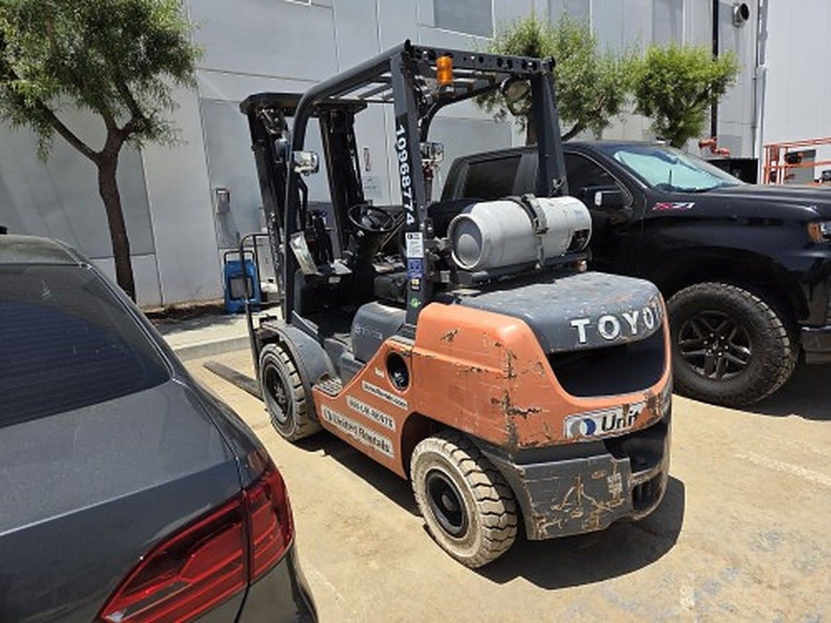 TOYOTA 8FGU30 photo 8
