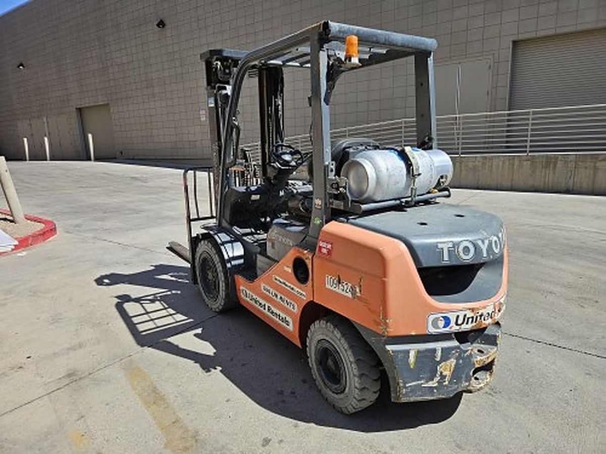 TOYOTA 8FGU30 photo 5